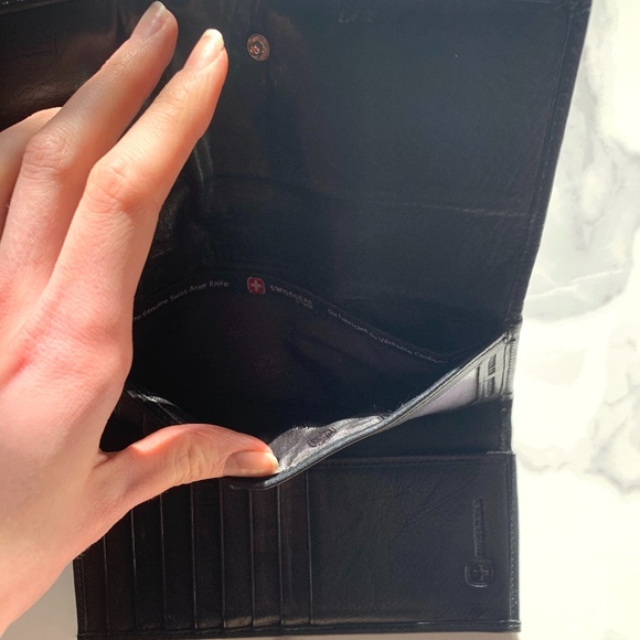 SwissGear | Wallet - Free with Purchase - Picture 5 of 6